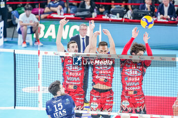 2024-09-22 - 6 Simone Giannelli (Sir Susa Vim Perugia), Roberto Russo (Sir Susa Vim Perugia) and Yuki Ishikawa (Sir Susa Vim Perugia) block - FINAL - SIR SUSA VIM PERUGIA VS ITAS TRENTINO - SUPERCOPPA - VOLLEYBALL