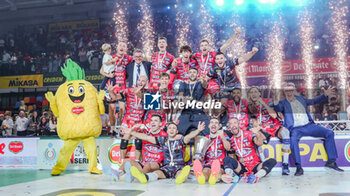 2024-09-22 - Perugia celebrates the victory - FINAL - SIR SUSA VIM PERUGIA VS ITAS TRENTINO - SUPERCOPPA - VOLLEYBALL