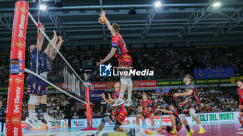 2024-09-22 - 16 Kamil Semeniuk (Sir Susa Vim Perugia) attack - FINAL - SIR SUSA VIM PERUGIA VS ITAS TRENTINO - SUPERCOPPA - VOLLEYBALL