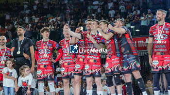 2024-09-22 - Perugia players with medals - FINAL - SIR SUSA VIM PERUGIA VS ITAS TRENTINO - SUPERCOPPA - VOLLEYBALL