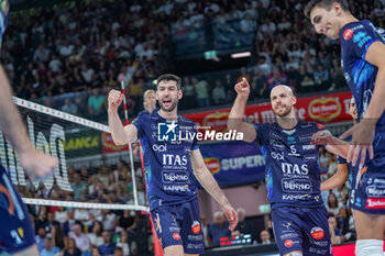 2024-09-22 - 23 Flavio Resende Gualberto (Itas Trentino) and 6 Riccardo Sbertoli (Itas Trentino) exultation - FINAL - SIR SUSA VIM PERUGIA VS ITAS TRENTINO - SUPERCOPPA - VOLLEYBALL