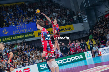 2024-09-22 - 10 Wassim Ben Tara (Sir Susa Vim Perugia) at service - FINAL - SIR SUSA VIM PERUGIA VS ITAS TRENTINO - SUPERCOPPA - VOLLEYBALL