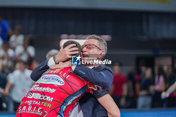 2024-09-22 - Angelo Lorenzetti (Head Coach of Sir Susa Vim Perugia) and 6 Simone Giannelli (Sir Susa Vim Perugia) - FINAL - SIR SUSA VIM PERUGIA VS ITAS TRENTINO - SUPERCOPPA - VOLLEYBALL