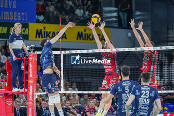 2024-09-22 - 15 Daniele Lavia (Itas Trentino) spike - FINAL - SIR SUSA VIM PERUGIA VS ITAS TRENTINO - SUPERCOPPA - VOLLEYBALL