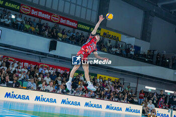 2024-09-22 - 10 Wassim Ben Tara (Sir Susa Vim Perugia) at service - FINAL - SIR SUSA VIM PERUGIA VS ITAS TRENTINO - SUPERCOPPA - VOLLEYBALL