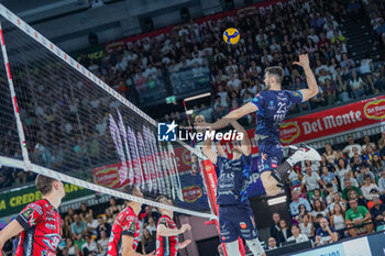 2024-09-22 - 23 Flavio Resende Gualberto (Itas Trentino) spike - FINAL - SIR SUSA VIM PERUGIA VS ITAS TRENTINO - SUPERCOPPA - VOLLEYBALL