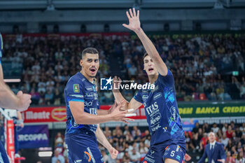 2024-09-22 - 10 Gabriel Garcia Fernandez (Itas Trentino) and 5 Alessandro Michieletto (Itas Trentino) reaction - FINAL - SIR SUSA VIM PERUGIA VS ITAS TRENTINO - SUPERCOPPA - VOLLEYBALL