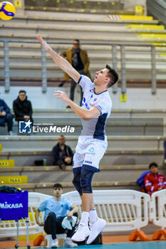 2024-01-07 - Nedeljkovic Aleksandar serve (Cisterna Volley) - CISTERNA VOLLEY VS FARMITALIA CATANIA - SUPERLEAGUE SERIE A - VOLLEYBALL