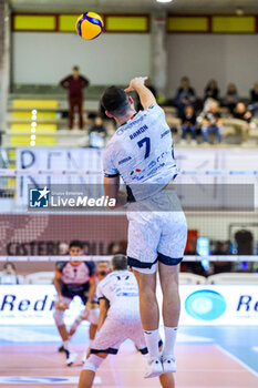 2024-01-07 - Ramon Ferragut Jordi serve (Cisterna Volley) - CISTERNA VOLLEY VS FARMITALIA CATANIA - SUPERLEAGUE SERIE A - VOLLEYBALL