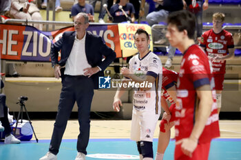 2024-01-07 - Ljubomir Travica coach Prisma Taranto. - GIOIELLA PRISMA TARANTO VS ITAS TRENTINO - SUPERLEAGUE SERIE A - VOLLEYBALL