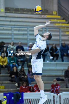 2024-01-21 - Ramon Ferragut Jordi serve (Cisterna Volley) - CISTERNA VOLLEY VS PALLAVOLO PADOVA - SUPERLEAGUE SERIE A - VOLLEYBALL