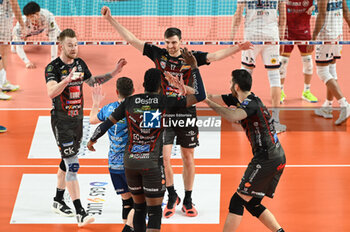2024-01-21 - Cucine Lube Civitanova's team rejoices after a point - CUCINE LUBE CIVITANOVA VS ALLIANZ MILANO - SUPERLEAGUE SERIE A - VOLLEYBALL