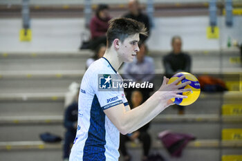 2024-01-24 - (Cisterna Volley) Faure Theo Alexandre serve - CISTERNA VOLLEY VS GAS SALES BLUENERGY PIACENZA - SUPERLEAGUE SERIE A - VOLLEYBALL