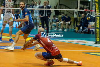 2024-02-03 - Marco Gaggini (Vero Volley Monza) on defense - VERO VOLLEY MONZA VS ITAS TRENTINO - SUPERLEAGUE SERIE A - VOLLEYBALL