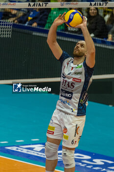 2024-02-03 - Riccardo Sbertoli (Trentino Volley) in action - VERO VOLLEY MONZA VS ITAS TRENTINO - SUPERLEAGUE SERIE A - VOLLEYBALL