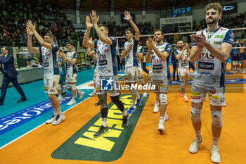 2024-02-03 - Players of Trentino Volley thank their fans - VERO VOLLEY MONZA VS ITAS TRENTINO - SUPERLEAGUE SERIE A - VOLLEYBALL