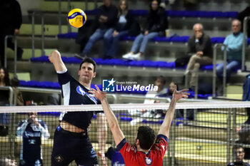 2024-02-04 - Aleksandar Nedeljkovic Cisterna Volley attack. - GIOIELLA PRISMA TARANTO VS CISTERNA VOLLEY - SUPERLEAGUE SERIE A - VOLLEYBALL