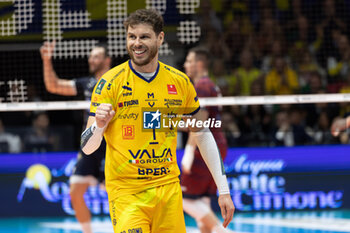 2024-02-11 - Bruno Rezende of Valsa Group Modena celebrates the point during the Superleague match between Valsa Group Modena and Cisterna Volleyball at PalaPanini Modena on February 11, 2024 in Modena, Italy. - VALSA GROUP MODENA VS CISTERNA VOLLEY - SUPERLEAGUE SERIE A - VOLLEYBALL