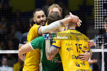 2024-02-11 - Valsa Group Modena celebrates the point during the Superleague match between Valsa Group Modena and Cisterna Volleyball at PalaPanini Modena on February 11, 2024 in Modena, Italy. - VALSA GROUP MODENA VS CISTERNA VOLLEY - SUPERLEAGUE SERIE A - VOLLEYBALL