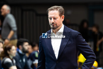 2024-02-11 - Alberto Giuliani coach of Valsa Group Modena during the Superleague match between Valsa Group Modena and Cisterna Volleyball at PalaPanini Modena on February 11, 2024 in Modena, Italy. - VALSA GROUP MODENA VS CISTERNA VOLLEY - SUPERLEAGUE SERIE A - VOLLEYBALL
