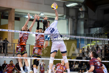 2024-02-14 - (Cisterna Volley) Peric Pavle attack - CISTERNA VOLLEY VS SIR SAFETY SUSA VIM PERUGIA - SUPERLEAGUE SERIE A - VOLLEYBALL