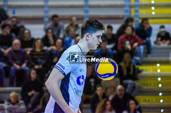 2024-02-14 - (Cisterna Volley) Faure Theo Alexandre serve - CISTERNA VOLLEY VS SIR SAFETY SUSA VIM PERUGIA - SUPERLEAGUE SERIE A - VOLLEYBALL