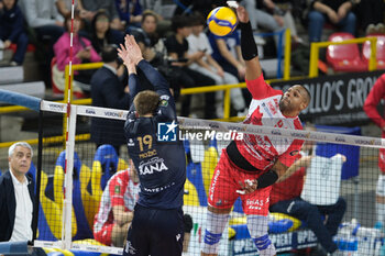 2024-02-14 - Attack of Yoandy Leal Hidalgo of Gas Sales Bluenergy Piacenza during the match between Rana Verona and Gas Sales Bluenergy Piacenza, regular season of the SuperLega Italian Volleyball Championship 2023/2024, at Pala AGSM-AIM in Verona, Italy on February 14, 2024. - RANA VERONA VS GAS SALES BLUENERGY PIACENZA - SUPERLEAGUE SERIE A - VOLLEYBALL