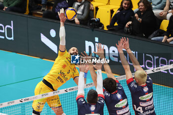 2024-02-14 - Attack of Osmany Juantorena during the Superleague match between Valsa Group Modena and Cisterna Volleyball at PalaPanini Modena on February 11, 2024 in Modena, Italy. - VALSA GROUP MODENA VS GIOIELLA PRISMA TARANTO - SUPERLEAGUE SERIE A - VOLLEYBALL