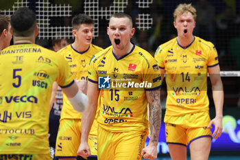 2024-02-14 - Vlad Davyskiba of Valsa Group Modena celebrates the point during the Superleague match between Valsa Group Modena Prisma Taranto Volleyball at PalaPanini Modena on February 15, 2024 in Modena, Italy. - VALSA GROUP MODENA VS GIOIELLA PRISMA TARANTO - SUPERLEAGUE SERIE A - VOLLEYBALL