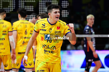 2024-02-14 - Tommaso Rinaldi of Valsa Group Modena celebrates the point during the Superleague match between Valsa Group Modena Prisma Taranto Volleyball at PalaPanini Modena on February 15, 2024 in Modena, Italy. - VALSA GROUP MODENA VS GIOIELLA PRISMA TARANTO - SUPERLEAGUE SERIE A - VOLLEYBALL