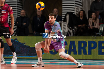 2024-02-18 - Defence of Julian Zenger during the Pallavolo Padova vs Sir Safety Susa Vim Perugia at the Kioene Arena in Padova, Italy on February 18, 2024 - PALLAVOLO PADOVA VS SIR SAFETY SUSA VIM PERUGIA - SUPERLEAGUE SERIE A - VOLLEYBALL