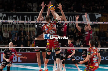 2024-02-18 - Spike of Kamil Semeniuk during the Pallavolo Padova vs Sir Safety Susa Vim Perugia at the Kioene Arena in Padova, Italy on February 18, 2024 - PALLAVOLO PADOVA VS SIR SAFETY SUSA VIM PERUGIA - SUPERLEAGUE SERIE A - VOLLEYBALL