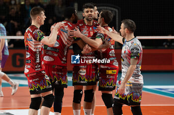 2024-02-18 - Sir Safety Susa Vim Perugia team during the Pallavolo Padova vs Sir Safety Susa Vim Perugia at the Kioene Arena in Padova, Italy on February 18, 2024 - PALLAVOLO PADOVA VS SIR SAFETY SUSA VIM PERUGIA - SUPERLEAGUE SERIE A - VOLLEYBALL
