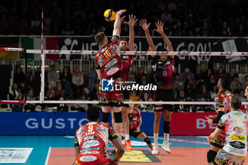 2024-02-18 - Spike of Kamil Semeniuk during the Pallavolo Padova vs Sir Safety Susa Vim Perugia at the Kioene Arena in Padova, Italy on February 18, 2024 - PALLAVOLO PADOVA VS SIR SAFETY SUSA VIM PERUGIA - SUPERLEAGUE SERIE A - VOLLEYBALL