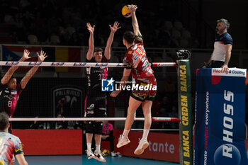 2024-02-18 - Spike of Wassim Ben Tara during the Pallavolo Padova vs Sir Safety Susa Vim Perugia at the Kioene Arena in Padova, Italy on February 18, 2024 - PALLAVOLO PADOVA VS SIR SAFETY SUSA VIM PERUGIA - SUPERLEAGUE SERIE A - VOLLEYBALL
