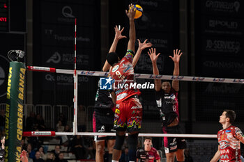 2024-02-18 - Spike of Wilfredo Leon during the Pallavolo Padova vs Sir Safety Susa Vim Perugia at the Kioene Arena in Padova, Italy on February 18, 2024 - PALLAVOLO PADOVA VS SIR SAFETY SUSA VIM PERUGIA - SUPERLEAGUE SERIE A - VOLLEYBALL