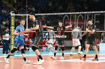 2024-02-18 - Cucine Lube Civitanova's team rejoices after a point - CUCINE LUBE CIVITANOVA VS CISTERNA VOLLEY - SUPERLEAGUE SERIE A - VOLLEYBALL