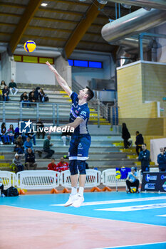 2024-02-25 - Nedeljkoic Alexander serve (Cisterna Volley) - CISTERNA VOLLEY VS RANA VERONA - SUPERLEAGUE SERIE A - VOLLEYBALL