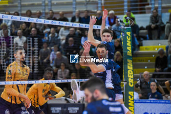 2024-02-25 - Faure, Nedeljkovic block (Cisterna Volley) - CISTERNA VOLLEY VS RANA VERONA - SUPERLEAGUE SERIE A - VOLLEYBALL