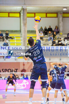 2024-02-25 - Nedeljkovic Aleksandar serve (Cisterna Volley) - CISTERNA VOLLEY VS RANA VERONA - SUPERLEAGUE SERIE A - VOLLEYBALL