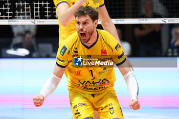 2024-02-25 - Bruno Mossa De Rezende of Modena Volley celebrates the point during the Superleague match between Valsa Group Modena and Farmaitalia Catania at PalaPanini Modena on February 25, 2024 in Modena, Italy. - VALSA GROUP MODENA VS FARMITALIA CATANIA - SUPERLEAGUE SERIE A - VOLLEYBALL