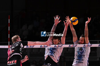 2024-02-24 - Attack of Matthijs Desmet ( Pallavolo Padova ) during VolleyBall Superleague Serie A game between Pallavolo Padova and Mint Vero Volley Monza at Kioene Arena in Padova, Italy on February 24, 2024 - PALLAVOLO PADOVA VS VERO VOLLEY MONZA - SUPERLEAGUE SERIE A - VOLLEYBALL