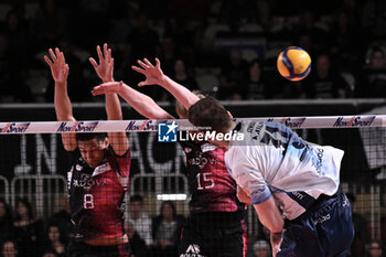2024-02-24 - Arthur Szwar during VolleyBall Superleague Serie A game between Pallavolo Padova and Mint Vero Volley Monza at Kioene Arena in Padova, Italy on February 24, 2024 - PALLAVOLO PADOVA VS VERO VOLLEY MONZA - SUPERLEAGUE SERIE A - VOLLEYBALL