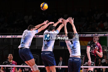 2024-02-24 - Block of Gabriele di Martino ( Mint Vero Volley Monza ) during VolleyBall Superleague Serie A game between Pallavolo Padova and Mint Vero Volley Monza at Kioene Arena in Padova, Italy on February 24, 2024 - PALLAVOLO PADOVA VS VERO VOLLEY MONZA - SUPERLEAGUE SERIE A - VOLLEYBALL