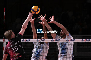 2024-02-24 - Attack of Matthijs Desmet ( Pallavolo Padova ) during VolleyBall Superleague Serie A game between Pallavolo Padova and Mint Vero Volley Monza at Kioene Arena in Padova, Italy on February 24, 2024 - PALLAVOLO PADOVA VS VERO VOLLEY MONZA - SUPERLEAGUE SERIE A - VOLLEYBALL