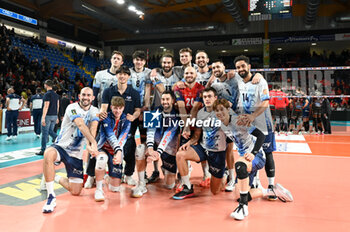 2024-03-06 - Mint Vero Volley Monza's group photo after the match - PLAYOFF - CUCINE LUBE CIVITANOVA VS MINE VERO VOLLEY MONZA - SUPERLEAGUE SERIE A - VOLLEYBALL