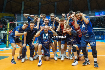 2024-03-10 - Players of Mint Vero Volley Monza celebrate the victory - PLAYOFF - MINT VERO VOLLEY MONZA VS CUCINE LUBE CIVITANOVA - SUPERLEAGUE SERIE A - VOLLEYBALL