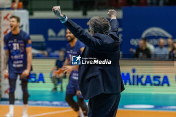 2024-03-10 - Exultation of Head Coach Massimo Eccheli (Vero Volley Monza) - PLAYOFF - MINT VERO VOLLEY MONZA VS CUCINE LUBE CIVITANOVA - SUPERLEAGUE SERIE A - VOLLEYBALL