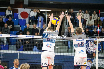 2024-03-10 - MONSTER BLOCK MARCO VITELLI AND PAOLO PORRO (POWERVOLLEY MILANO) - PLAYOFF - ALLIANZ MILANO VS GAS SALES BLUENERGY PIACENZA - SUPERLEAGUE SERIE A - VOLLEYBALL