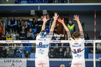 2024-03-10 - MONSTER BLOCK PAOLO PORRO AND MARCO VITELLI (POWERVOLLEY MILANO) - PLAYOFF - ALLIANZ MILANO VS GAS SALES BLUENERGY PIACENZA - SUPERLEAGUE SERIE A - VOLLEYBALL